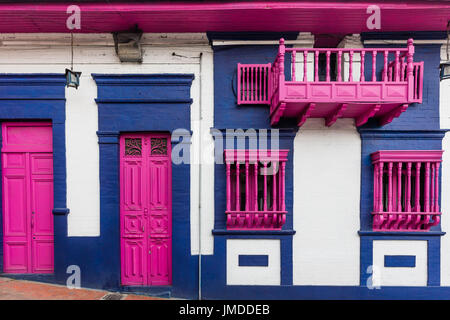 Ses rues colorées dans la Candelaria Bogota aera capitale de la Colombie en Amérique du Sud Banque D'Images