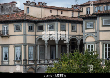 L'Italie, Lucca - 18 septembre 2016 : le point de vue d'un fragment du Palazzo Pfanner le 18 septembre 2016 à Lucques, Toscane, Italie. Banque D'Images