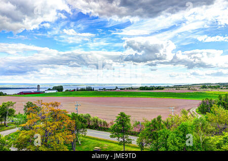 Vue aérienne du paysage urbain des terres agricoles de l'île d'Orléans, Québec, Canada Banque D'Images