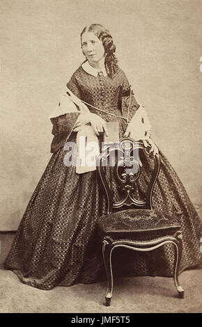 Harriet Beecher Stowe (1811-1896) était un abolitionniste américain et l'auteur, mieux connu pour son roman l'Oncle Tom qui a décrit des conditions très dures pour les esclaves afro-américains. (Photo c1865) Banque D'Images