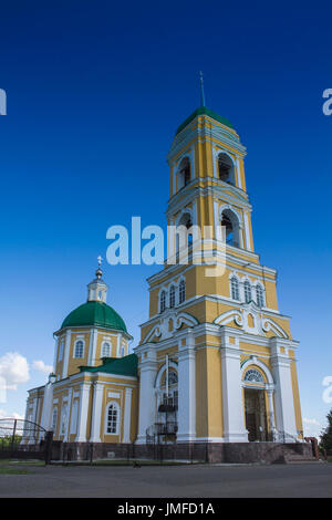 Temple de Chrétiens orthodoxes contre le ciel bleu. Banque D'Images