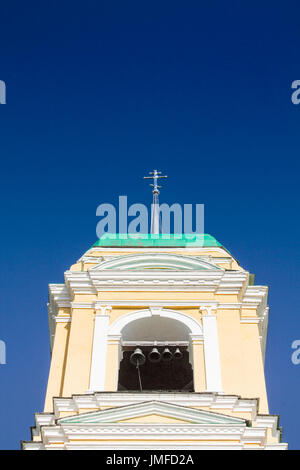 Temple de Chrétiens orthodoxes contre le ciel bleu. Banque D'Images