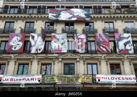 EUROPE, FRANCE, Paris, la façade de l'immeuble LE LONG DE LA RUE DE RIVOLI Banque D'Images