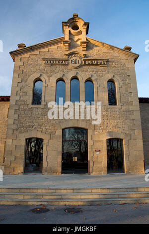 Façade et entrée de Bodegas Bilbainas winery bâtiment à Haro (La Rioja, Espagne) construit en 1901. Banque D'Images