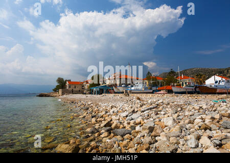 Plage de Pythagorio ville sur l'île de Samos, en Grèce. Banque D'Images