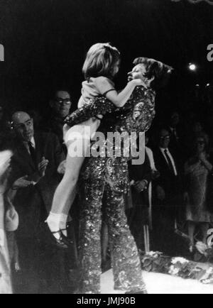 Judy Garland en photo lors d'un spectacle à Springfield, Massachusetts en 1967. Credit : Nancy Barr Brandon/MediaPunch Banque D'Images