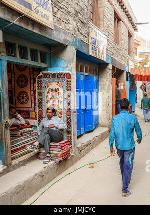 Leh, Ladakh, Inde, le 14 juillet 2016 : l'une des rues commerçantes à Leh, Ladakh district de Cachemire, Inde Banque D'Images