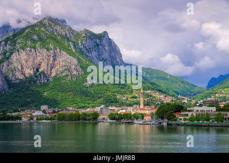 Le Lac de Côme, Lecco, Lombardie en Italie Banque D'Images