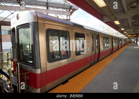 La MBTA Boston t ligne rouge train USA Banque D'Images