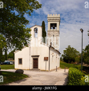 Vue du fleuve Michael dans l'église du château, Fagagna. Italie Banque D'Images