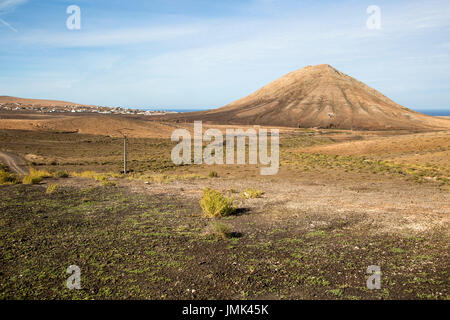 Montagne sacrée cône volcanique volcan Montaña de Tindaya, Fuerteventura, Îles Canaries, Espagne Banque D'Images