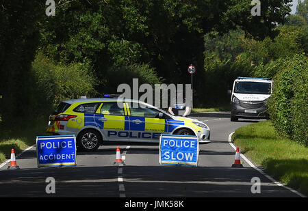 NOTE DE LA RÉDACTION LIBRE PIXELISÉES PAR PA Photo 24 La scène en Wymondham Road à Hethel, près de Norwich, où un piéton a été frappé par un fourgon de police répondant à un appel 999. Banque D'Images