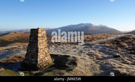 Vue d'hiver vers Skiddaw, gamme de Ling est tombé, Cumbria, Royaume-Uni Banque D'Images