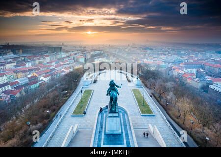 L'Europe, République tchèque, Tchéquie, Prague, la colline de Vitkov, Zizkov, Statue équestre de Jan Zizka de Trocnov, troisième plus grande statue équestre en bronze Banque D'Images