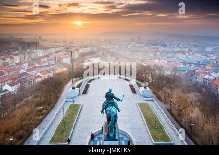 L'Europe, République tchèque, Tchéquie, Prague, la colline de Vitkov, Zizkov, Statue équestre de Jan Zizka de Trocnov, troisième plus grande statue équestre en bronze Banque D'Images