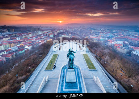 L'Europe, République tchèque, Tchéquie, Prague, la colline de Vitkov, Zizkov, Statue équestre de Jan Zizka de Trocnov, troisième plus grande statue équestre en bronze Banque D'Images