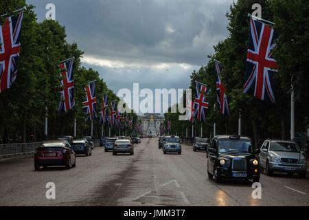 Londres, Royaume-Uni. 27 juillet, 2017. Préparation dans le centre de Londres à Prudential Ride London 2017 qui a lieu entre le 29 et 30 juillet. Credit : Claire Doherty/Pacific Press/Alamy Live News Banque D'Images