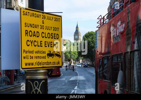 Londres, Royaume-Uni. 27 juillet, 2017. Préparation dans le centre de Londres à Prudential Ride London 2017 qui a lieu entre le 29 et 30 juillet. Credit : Claire Doherty/Pacific Press/Alamy Live News Banque D'Images