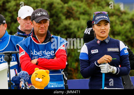 Irvine, Ecosse, Royaume-Uni. 27 juillet, 2017. Le premier jour de la 15th Scottish Open Golf Championship a débuté aujourd'hui avec 156 joueurs représentant 32 nationalités, jouant pour le plus grand fonds de prix dans l'histoire du championnat. Bon nombre des joueurs aux prises avec les forts vents sud-ouest jusqu'à 20 mph, les cours et le style des liens à des douche à effet pluie. Credit : Findlay/Alamy Live News Banque D'Images