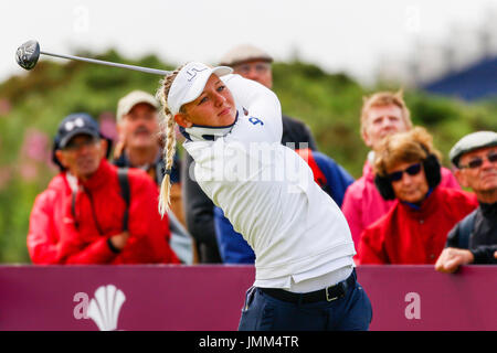 Irvine, Ecosse, Royaume-Uni. 27 juillet, 2017. Le premier jour de la 15th Scottish Open Golf Championship a débuté aujourd'hui avec 156 joueurs représentant 32 nationalités, jouant pour le plus grand fonds de prix dans l'histoire du championnat. Bon nombre des joueurs aux prises avec les forts vents sud-ouest jusqu'à 20 mph, les cours et le style des liens à des douche à effet pluie. Credit : Findlay/Alamy Live News Banque D'Images