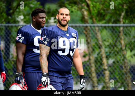 Foxborough, Massachusetts, USA. 27 juillet, 2017. New England Patriots défensive fin Lawrence Guy (93) randonnées dans le domaine du New England Patriots training camp tenu sur le au Stade Gillette, à Foxborough, Massachusetts. Eric Canha/CSM/Alamy Live News Banque D'Images