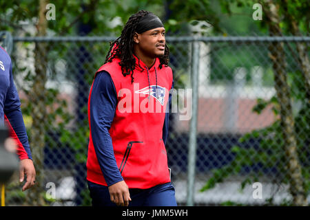 Foxborough, Massachusetts, USA. 27 juillet, 2017. New England Patriots linebacker n'a Hightower (54) randonnées dans le domaine du New England Patriots training camp tenu sur le au Stade Gillette, à Foxborough, Massachusetts. Eric Canha/CSM/Alamy Live News Banque D'Images