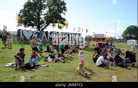 Dorset, UK. 27 juillet, 2017. Camp Bestival ouvre, Dorset, UK Crédit : Finnbarr Webster/Alamy Live News Banque D'Images