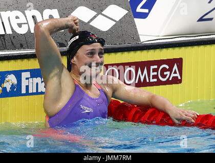 Budapest. 27 juillet, 2017. Mireia Belmonte de l'Espagne célèbre après le 200m papillon lors de la 17e finale de natation Championnats du Monde FINA à Budapest, Hongrie le 27 juillet 2017. Mireia Belmonte a remporté la médaille d'or avec 2:05,26. Credit : Ding Xu/Xinhua/Alamy Live News Banque D'Images