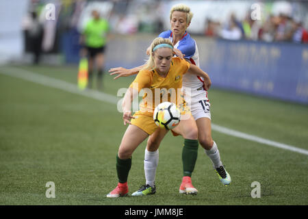 Seattle, Washington, USA. 27 juillet, 2017. 2017 Soccer : USA contre l'Australie - ELLIE CARPENTER (21) et Megan RAPINOE (15) en action lors d'un Tournoi des Nations match de football joué au siècle Lien Field à Seattle, Washington. Crédit : Jeff Halstead/ZUMA/Alamy Fil Live News Banque D'Images