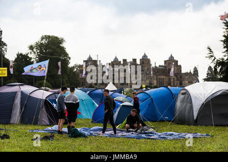 Festival WOMAD, Charlton Park, Wiltshire, Royaume-Uni. 28 juillet, 2017. Tôt le matin, des scènes sur la première journée de festival WOMAD, monde de la musique, des arts et de la danse. C'est un lumineux pour la journée, mais la météo a prévu d'être pleuvoir plus tard aujourd'hui. Credit : Francesca Moore/Alamy Live News Banque D'Images