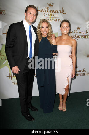 Beverly Hills, CA, USA. 27 juillet, 2017. 27 juillet 2017 - Los Angeles, Californie - Kathie Lee Gifford avec fils Cody Gifford et fille Cassidy Erin Gifford. Hallmark Channel & marque les films et les Mystères de l'été 2017 Television Critics Association Press Tour événement tenu à un domaine privé à Beverly Hills. Photo Credit : Crédit : AdMedia AdMedia/ZUMA/Alamy Fil Live News Banque D'Images