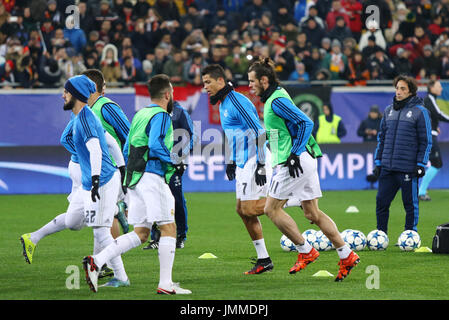 LVIV, UKRAINE - 25 NOVEMBRE 2015 : les joueurs du Real Madrid avant la Ligue des Champions match contre le FC Shakhtar Donetsk à l'arène du stade de Lviv Banque D'Images