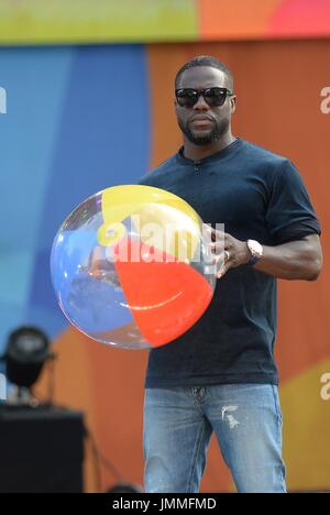 New York, NY, USA. 28 juillet, 2017. Kevin Hart sur scène pour Good Morning America (GMA) Série de concerts d'été avec Imagine Dragons, Rumsey Playfield dans Central Park, New York, NY 28 juillet 2017. Credit : Kristin Callahan/Everett Collection/Alamy Live News Banque D'Images