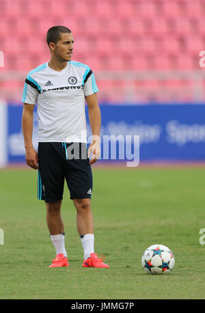 BANGKOK, THAÏLANDE - Mai 29:Eden Hazard de Chelsea en action lors d'une séance en soirée au stade Rajamangala le 29 mai 2015 à Bangkok, Thaïlande. Banque D'Images