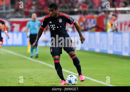 Athènes, Grèce - 16 septembre 2015 : Douglas Costa au cours de l'UEFA Champions League match entre l'Olympiakos et le Bayern, à Athènes, Grèce. Banque D'Images