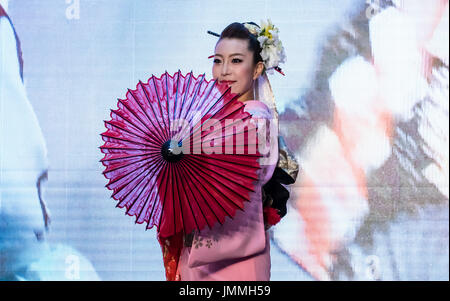 Kuala Lumpur, Malaisie. 28 juillet, 2017. Danseurs japonais à Japan Expo 2017 en Malaisie, le premier événement de tout le Japon à Kuala Lumpur, lancé par M. Hiroyuki Orikasa, conseiller à l'ambassade du Japon en Malaisie. Credit : Danny Chan/Alamy Live News Banque D'Images