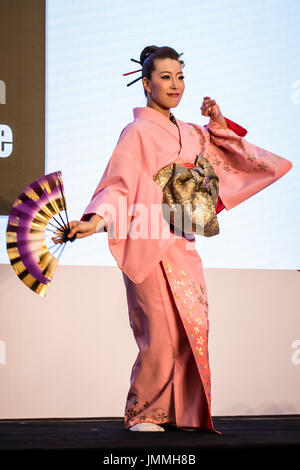 Kuala Lumpur, Malaisie. 28 juillet, 2017. Danseurs japonais à Japan Expo 2017 en Malaisie, le premier événement de tout le Japon à Kuala Lumpur, lancé par M. Hiroyuki Orikasa, conseiller à l'ambassade du Japon en Malaisie. Credit : Danny Chan/Alamy Live News Banque D'Images
