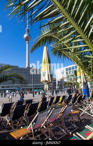 Berlin, Allemagne, place Alexander, centre-ville, quartier Mitte, Berlin, la tour de télévision, un café en plein air, Banque D'Images