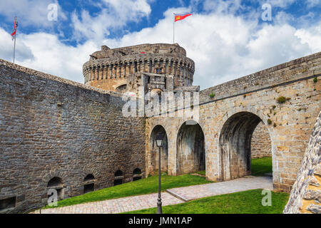 Château médiéval de Dinan (Château de Dinan). Dinan est une ville fortifiée et une commune française, située en Bretagne (Bretagne), France Banque D'Images