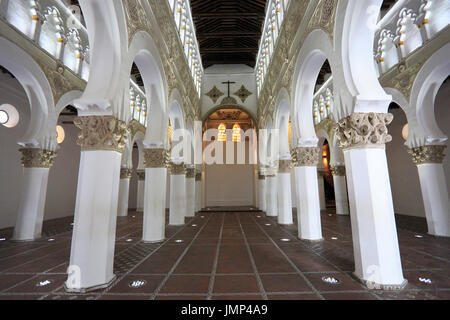 L'intérieur de Santa María la Blanca, un musée et ancienne synagogue à Tolède. Érigé en 1180, il est considéré comme la plus ancienne synagogue d'Europe. Banque D'Images