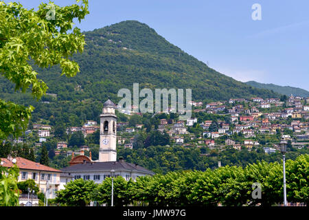 Lac et ville de Cernobbio, une commune italienne sur les rives du lac de Côme, Lombardie, Italie du nord Banque D'Images