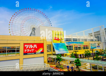 OSAKA, JAPON - 18 juillet 2017 : la confiance du châssis de grande roue de Tempozan à Osaka, Japon. Il est situé dans la région de Tempozan Harbour Village, à côté de l'Aquarium d'Osaka Kaiyukan Banque D'Images