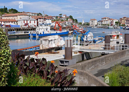 Port de Saint-Jean-de-Luz et Cibourre, communes dans le département des Pyrénées-Atlantiques et la région Aquitaine Banque D'Images