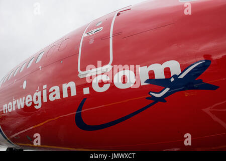 Photo : le Boeing 737 Max 8 de Norweigan part de l'aéroport d'Édimbourg, Sir Freddie Laker Banque D'Images