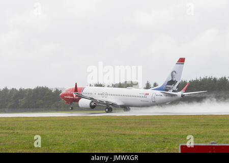 Photo : le Boeing 737 Max 8 de Norweigan part de l'aéroport d'Édimbourg, Sir Freddie Laker Banque D'Images