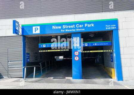 Photo: Taxi Rank, point de dépôt de taxi sur Market Street et Calton Road pour la gare de waverley, Nouvelle voiture de rue Banque D'Images