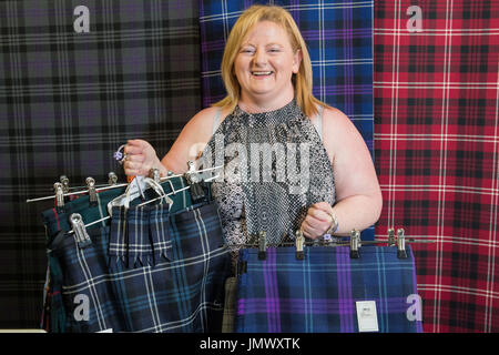 Photo: Elaine Skedd imaginer quiconque coudre à la main plus de 20 000 kilts de laine authentiques n'est pas facile. Sur Roya d'Édimbourg Banque D'Images