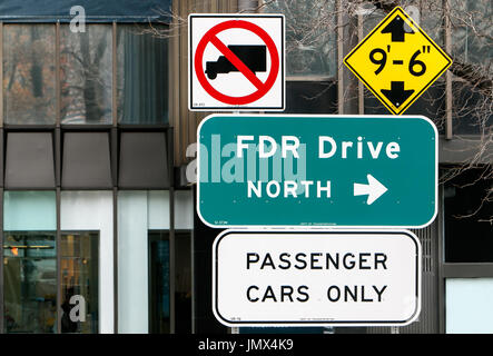 La FDR Drive North signe. Rad est une route qui longe le côté est de Manhattan. Banque D'Images