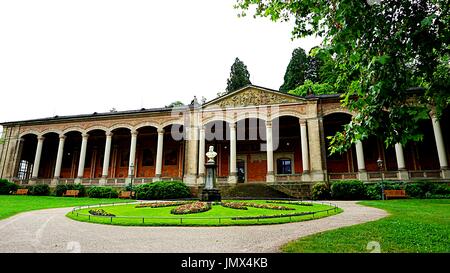 La colonnade ouverte de Trinkhalle au Kurhaus à Baden-Baden, Bade-Wurtemberg, Allemagne Banque D'Images