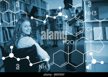 Image composite de la structure chimique à l'égard des personnes handicapées en fauteuil roulant fille sur library Banque D'Images